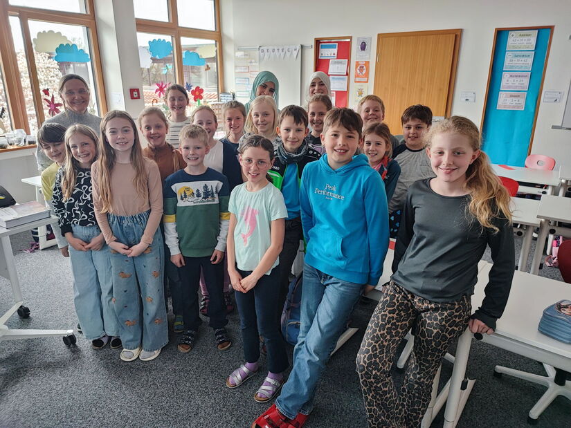 Gruppenbild im Klassenzimmer der 4. Klasse