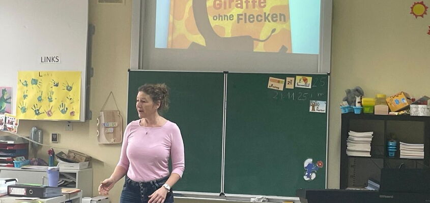 Vorlesestunde mit Sabine Rengsberger in der Klasse 2a